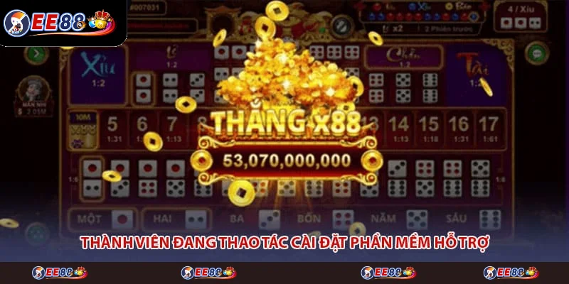 Thành viên đang thao tác cài đặt phần mềm hỗ trợ